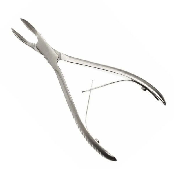 Bone cutting forceps