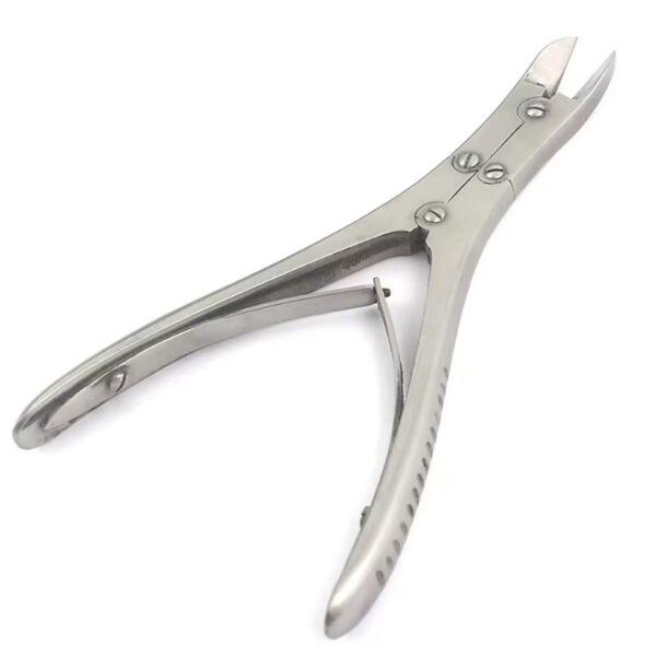 Bone cutting forceps