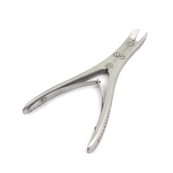 Bone cutting forceps